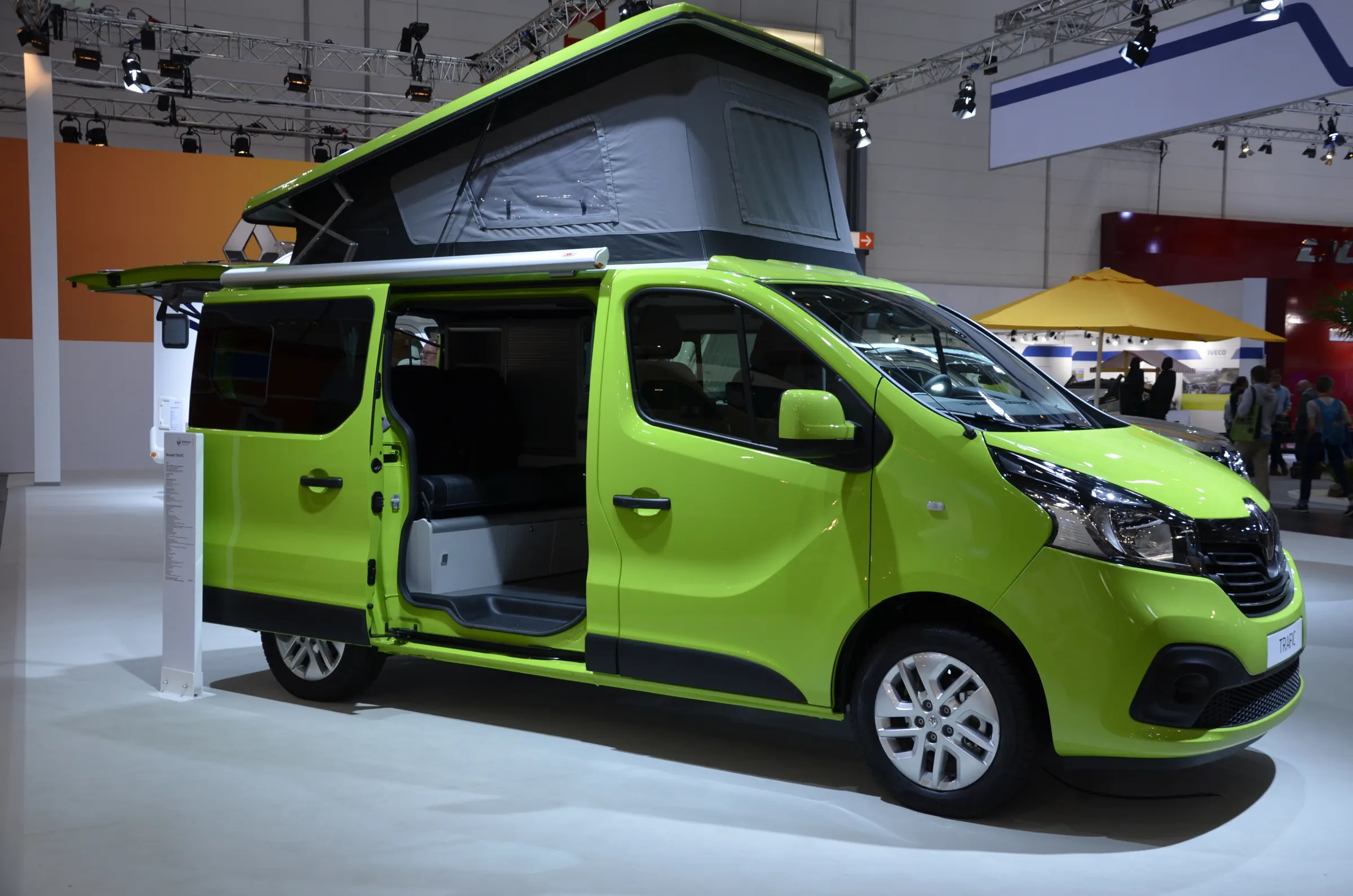 Caravan Salon 2018 Fachmesse in Düsseldorf mit modernen Wohnwagen und Wohnmobilen