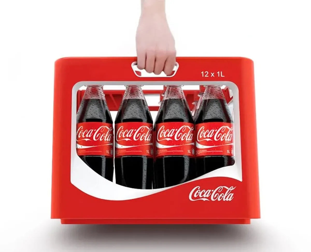 Coca-Cola Mehrwegkisten-Produktdesign von ENTWURFREICH mit konsistenter Markensprache
