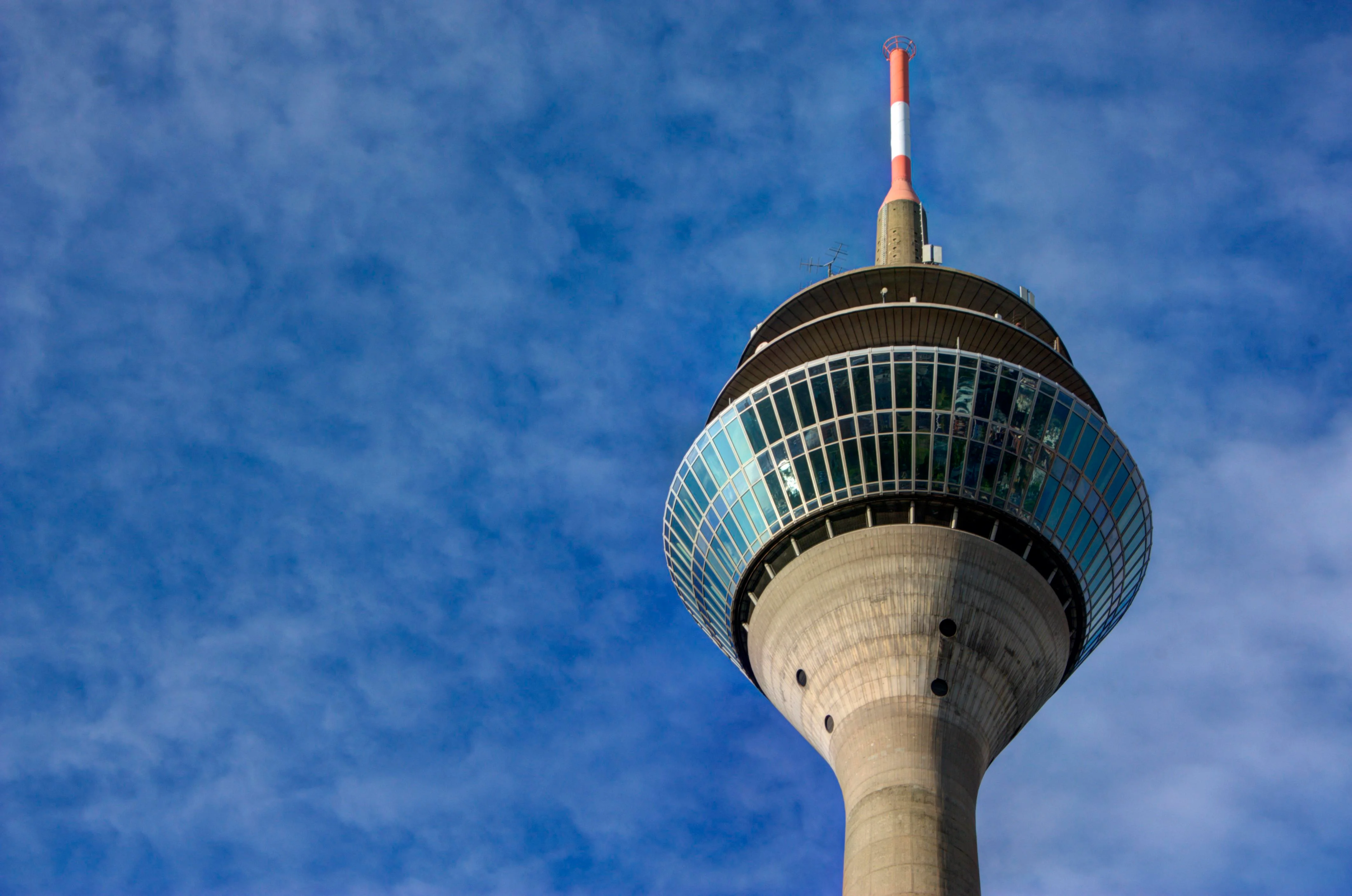 Rheinturm — Wahrzeichen Düsseldorfs