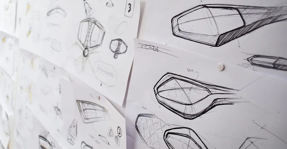 Wand mit frühen Ideationsskizzen für den Lampenkopf der APOLLO-Operationsleuchte