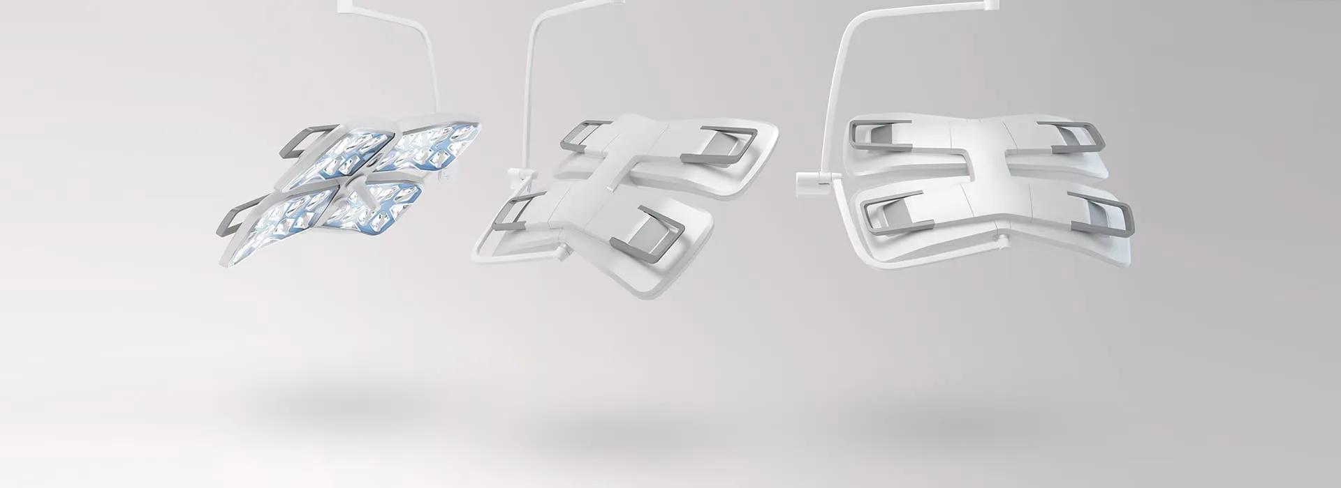 Drei APOLLO-Operationsleuchten-Konfigurationen nebeneinander: Vier-Modul, Zwei-Modul und Einzelarm