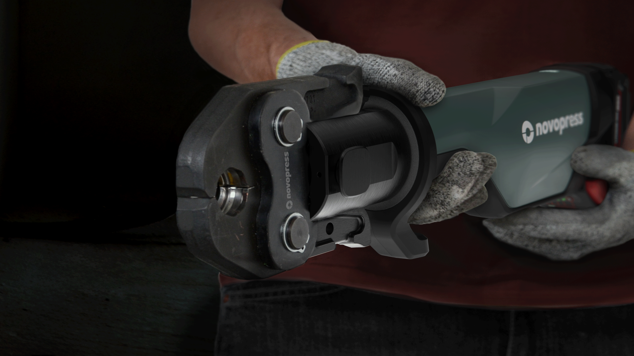 Animierter LED-Ring der NOVOPRESS 32 Pressmaschine leuchtet grün als Signal für eine erfolgreiche Verpressung